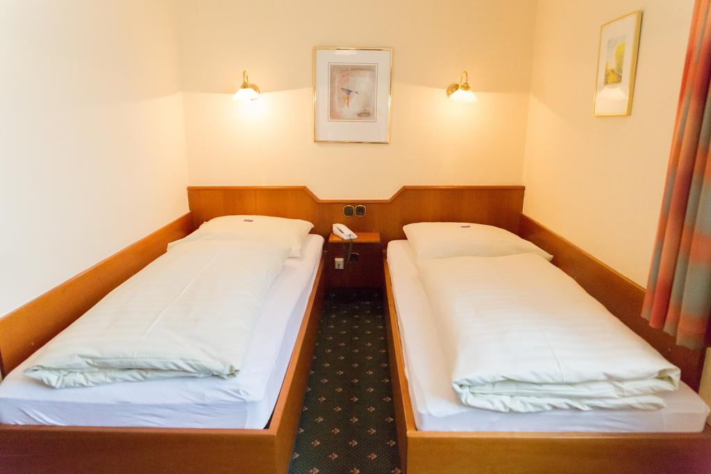 Hotel Cosima Vaterstetten Bilik gambar