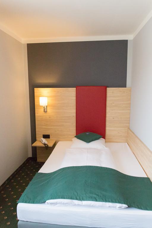 Hotel Cosima Vaterstetten Bilik gambar